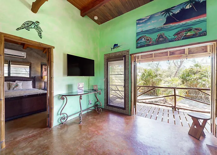 La Casa Pura Vida